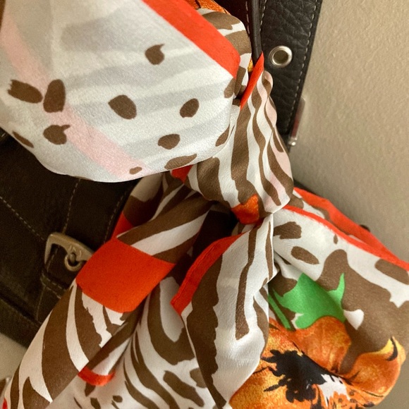 BILL BLASS colourful vintage silk scarf - Picture 6 of 10